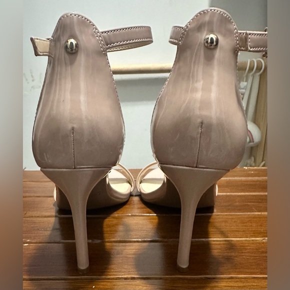 Nine West nude heel with ankle strap, size 7.5 - Picture 4 of 6